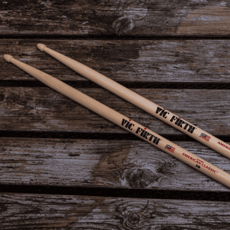 Baquetas Vic Firth 5B con punta en forma de lágrima de madera