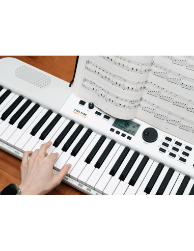 Teclado portátil NUX NEK‑110 – 61 teclas, 700 sonidos, batería recargable Bluetooth